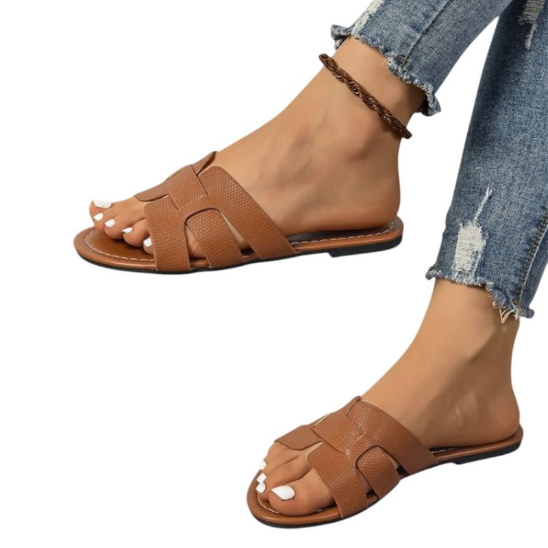 Sandalias Planas con Corte Geométrico